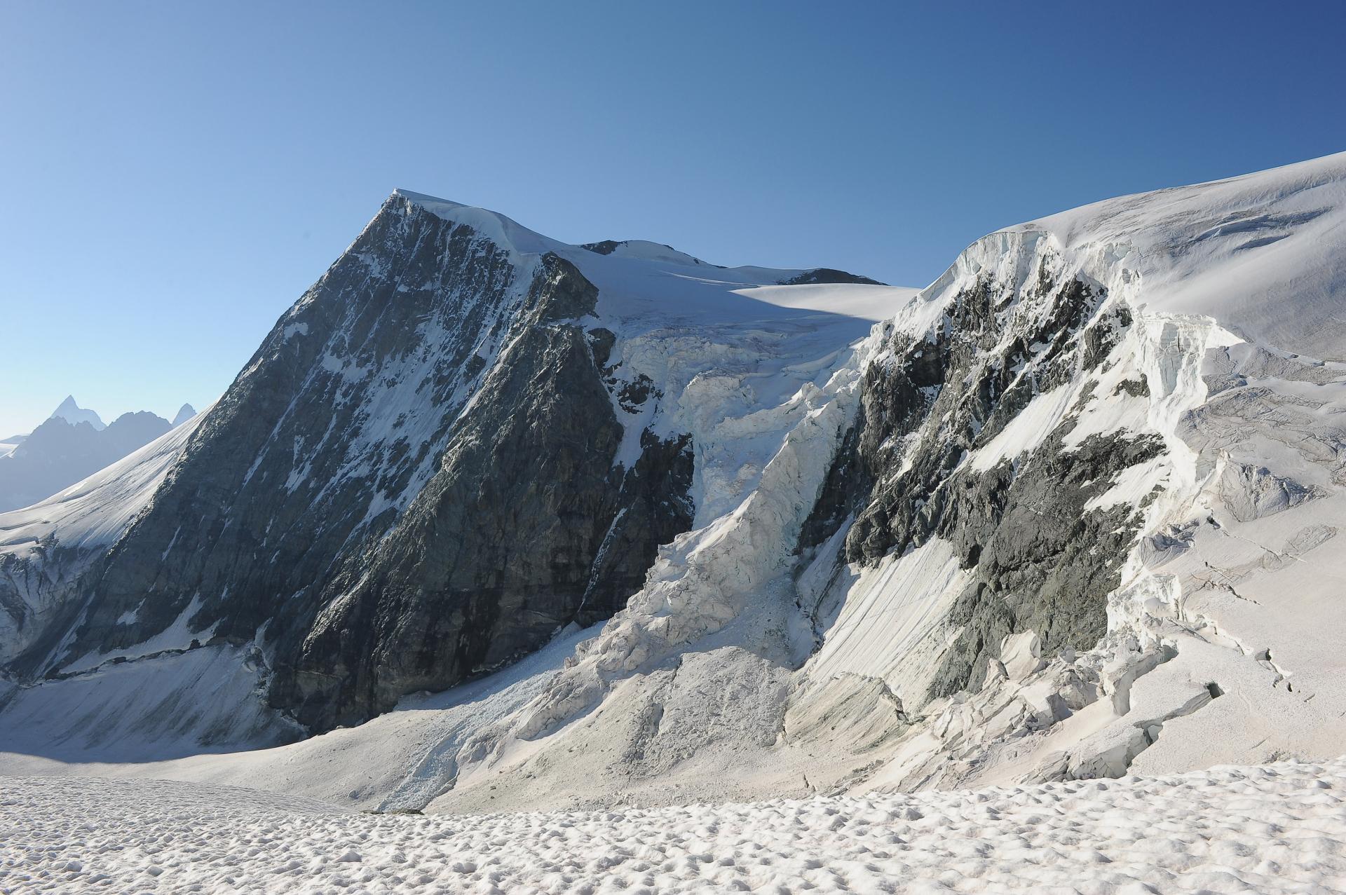 Le pigne d'arolla ceinture de glaciers