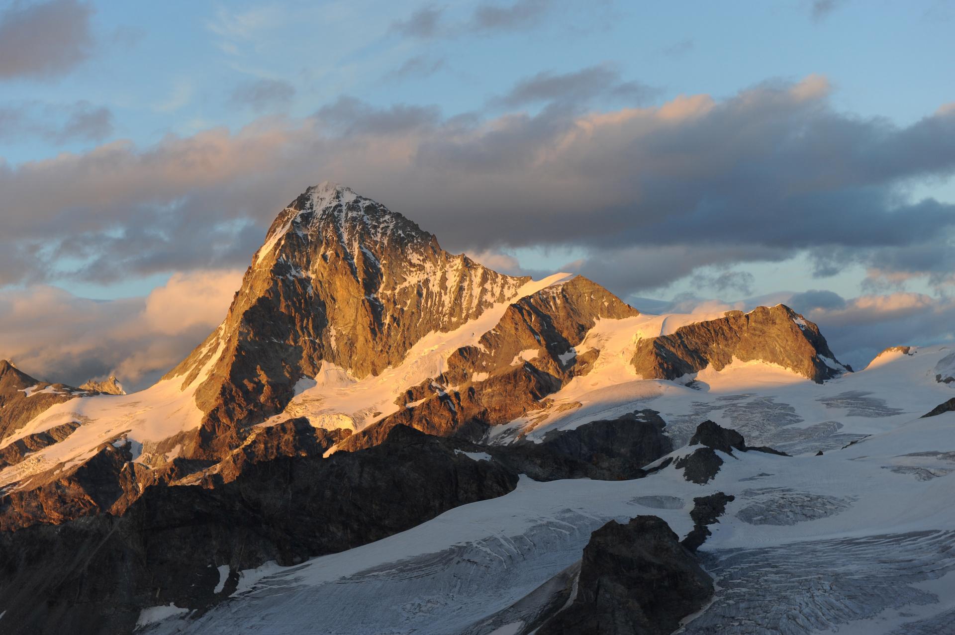 La dent blanche au couchant 4357 mètres