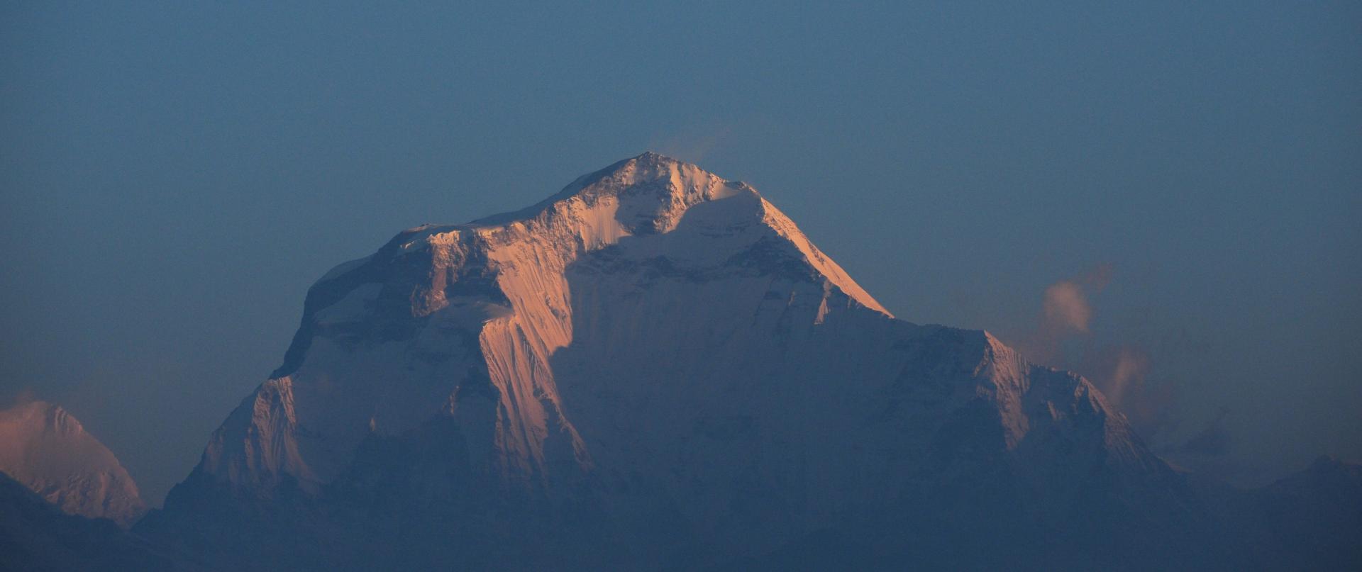 Le soleil se lève sur le Dhaulagiri (8167 mètres)